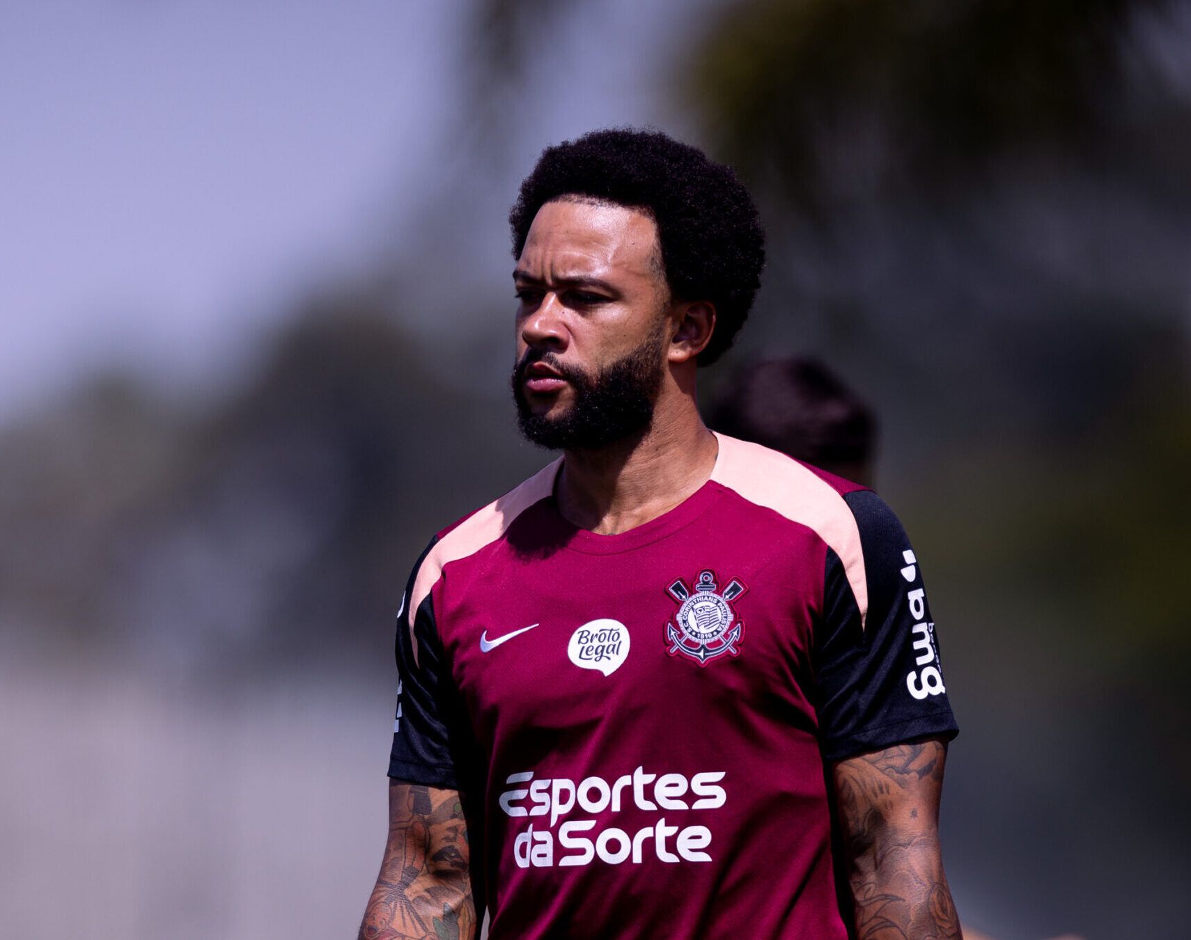 Técnico da Holanda cobra Memphis, do Corinthians, e ameaça vaga na Copa