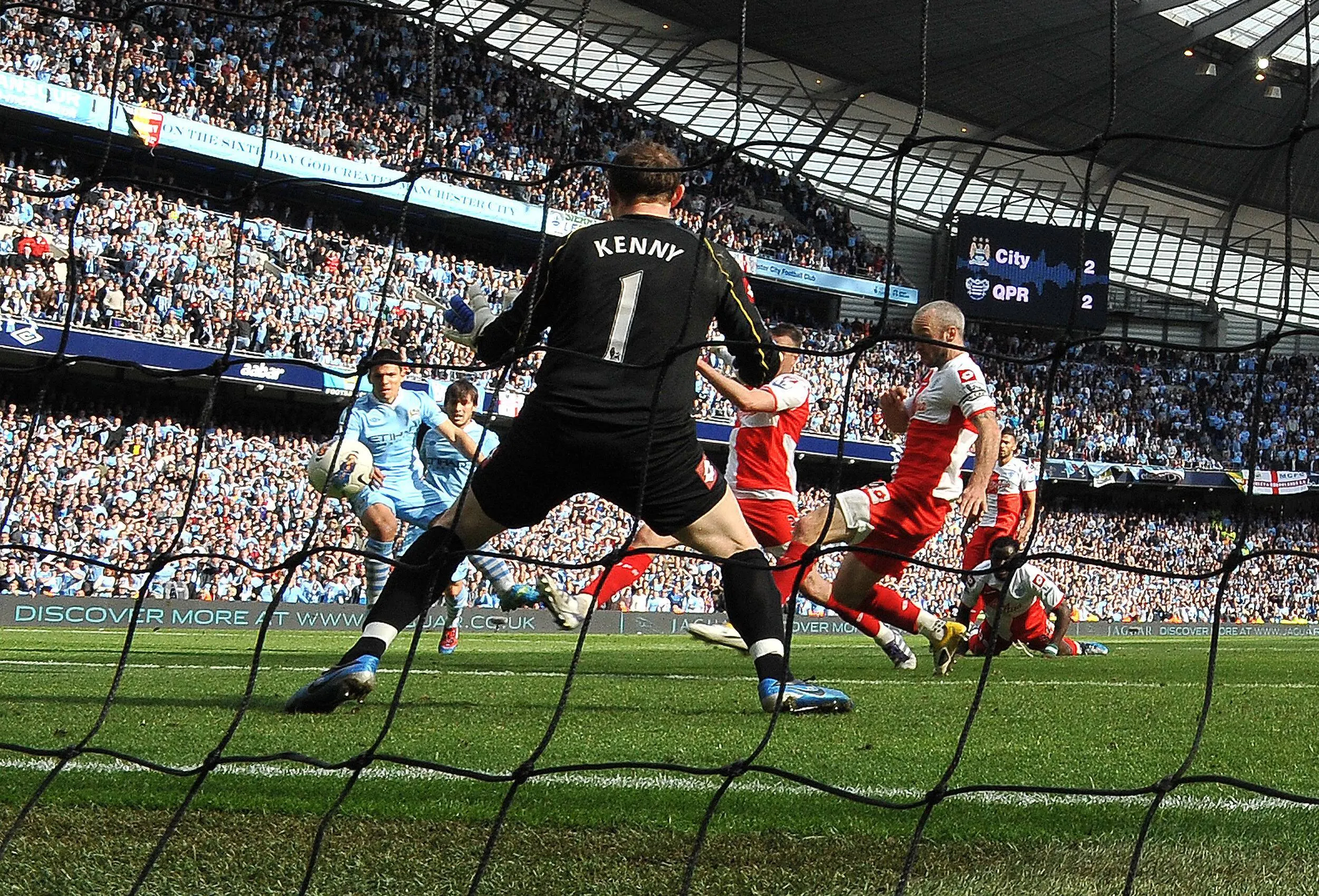 Sergio “Kun” Agüero marca o gol pelo Manchester City