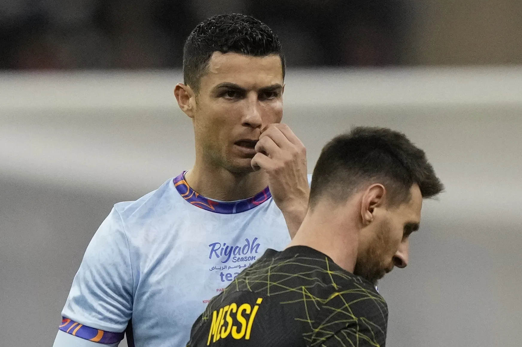 Cristiano Ronaldo e Messi durante um amistoso na Arábia Saudita em 2023.