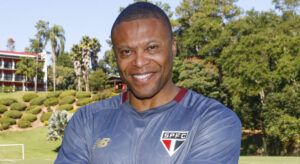 Júlio Baptista aponta “erro” de Neymar que aumentou risco de lesões