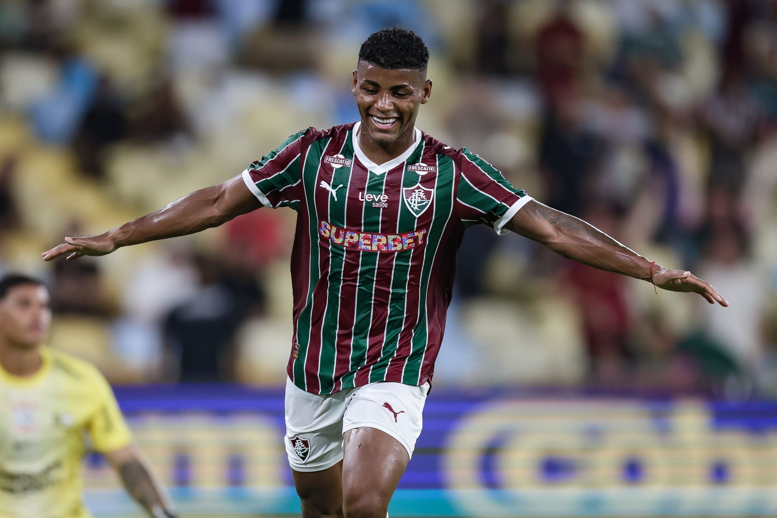 Fluminense atropela o Corinthians e sobe para 2ª colocação do Brasileirão