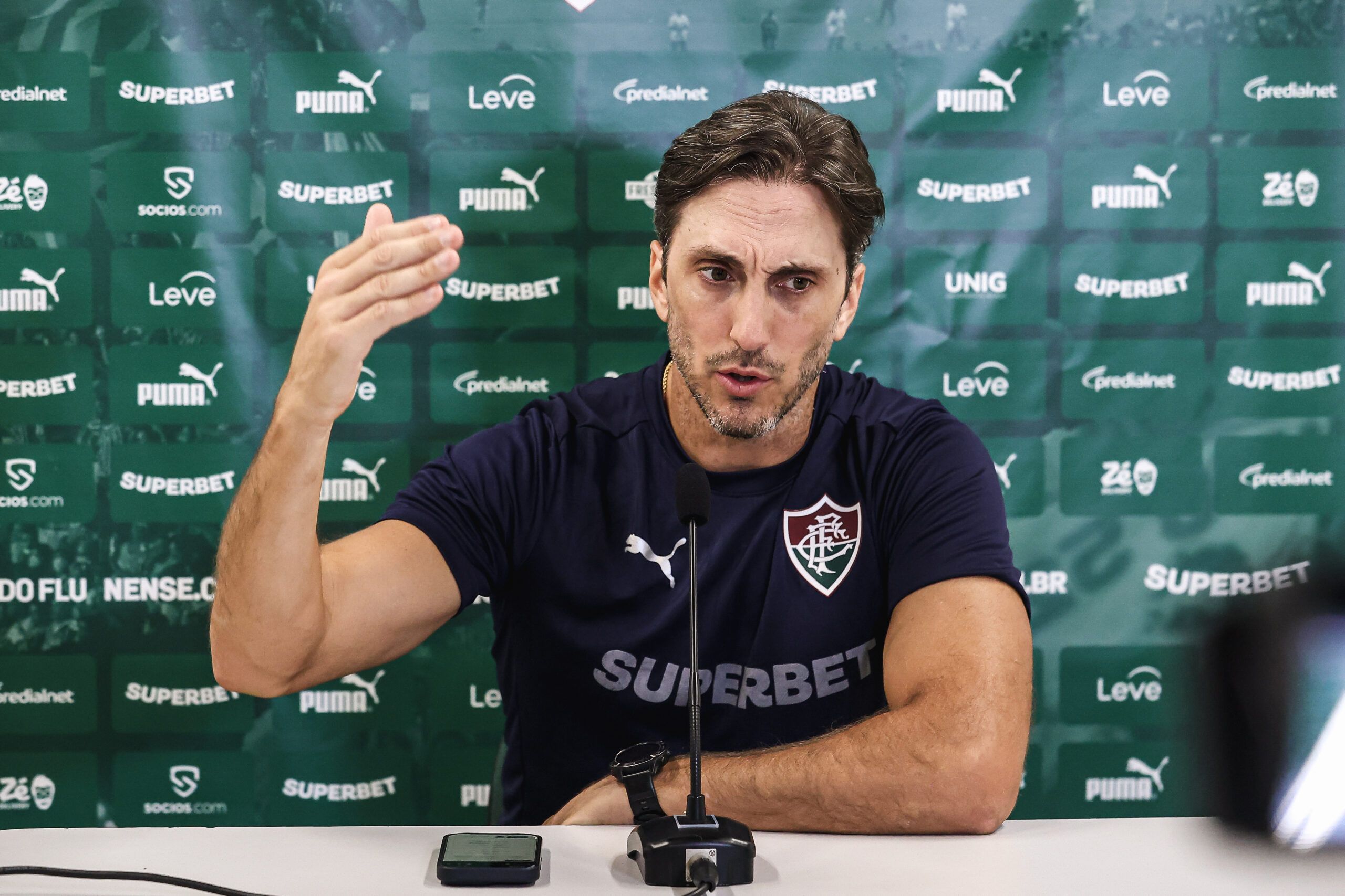 Fluminense tem gol anulado contra o Coritiba, e Zubeldía se revolta com arbitragem; veja