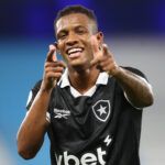 Danilo decide, Botafogo vira no fim e vence o Racing na Argentina pela Sul-Americana