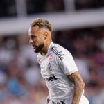 Neymar desabafa após gesto polêmico em derrota do Santos: "Vocês estão pegando pesado demais"