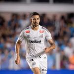 Lucas Veríssimo cobra elenco do Santos e diz o que pensa sobre protestos da torcida