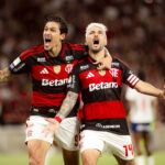 Arrascaeta e Paquetá marcam, Flamengo vence o Bahia e segue caça ao líder Palmeiras no Brasileirão