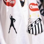 Santos anuncia camisa histórica com marca do Pelé