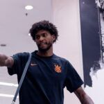 Hugo Souza detona árbitro de Corinthians x Palmeiras: "Ficou claro que apitou para uma equipe só"