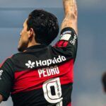 Flamengo goleia o Atlético-MG com show de Pedro e segue caça ao líder Palmeiras