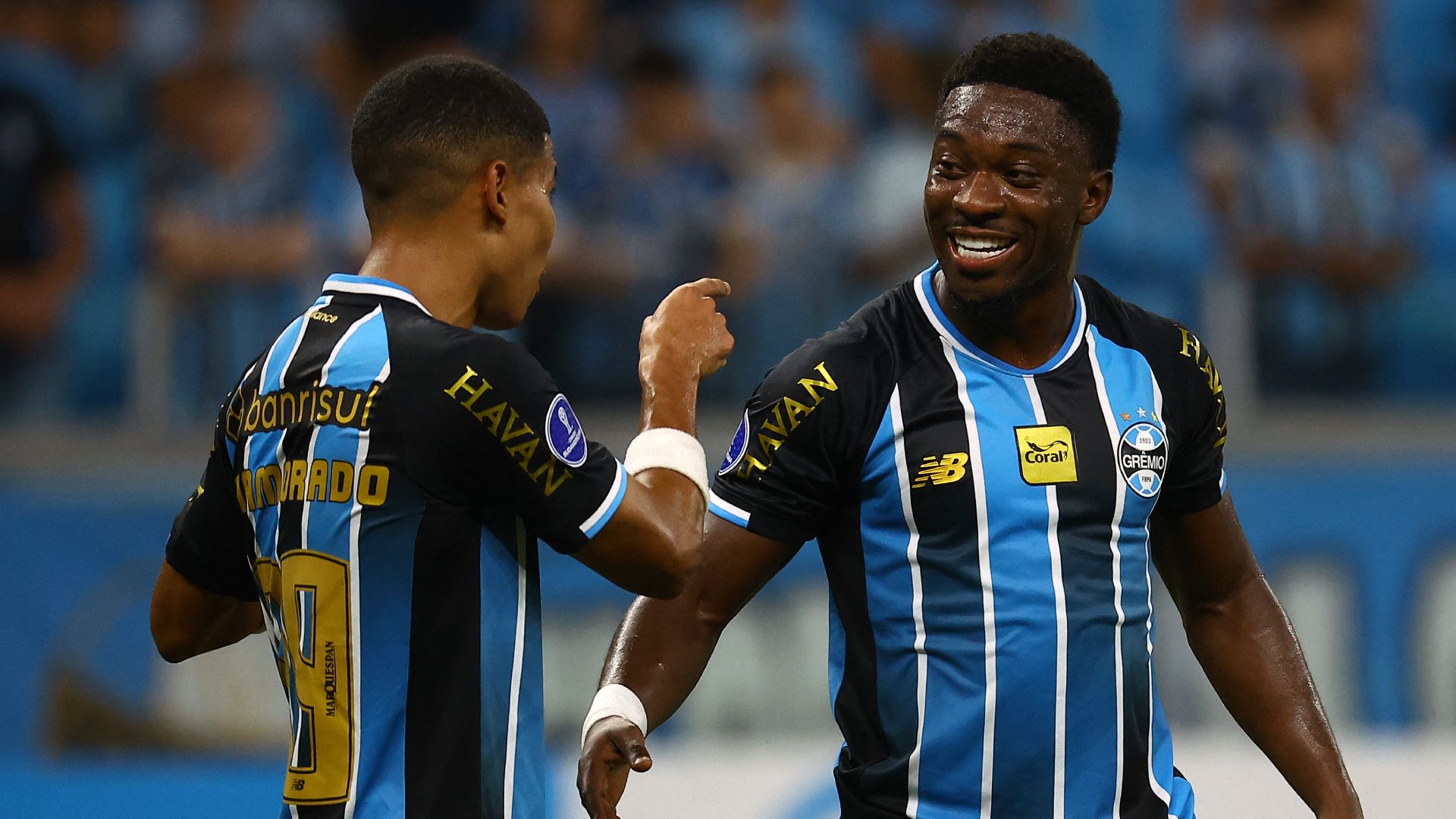 Grêmio bate o Riestra com um a menos e vence a primeira na Sul-Americana
