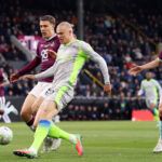 Manchester City decreta o rebaixamento do Burnley e assume a liderança da Premier League