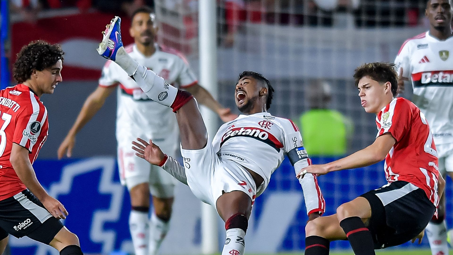 Tomas Palacios Bruno Henrique Estudiantes Flamengo 04302026