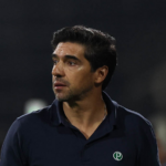 Abel Ferreira explica por que deu dedo do meio a Flaco López após gol do Palmeiras na Libertadores