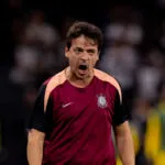 Corinthians vence o São Paulo pelo Brasileirão em jogo de muitos gols em Itaquera