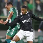 Botafogo joga muito mal, perde para a Chapecoense e está fora da Copa do Brasil