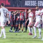 Flamengo sucumbe no Barradão lotado, perde para o Vitória e está eliminado da Copa do Brasil