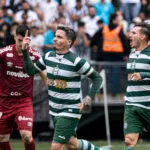 Santos é atropelado pelo Coritiba pelo Brasileirão; Neymar tem atuação apagada um dia antes da convocação da Seleção