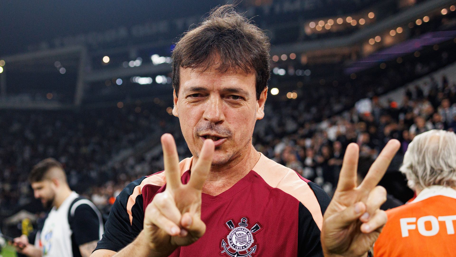 Corinthians: Diniz fala sobre bate boca com Gabriel Paulista dentro de campo