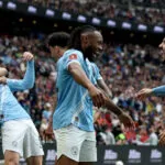 Manchester City venceu Chelsea, ergue a Copa da Inglaterra e mantém vivo o sonho da tríplice coroa