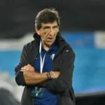 Técnico do Racing cita Neymar e crítica gramado sintético do Botafogo