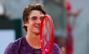 João Fonseca vira de maneira histórica sobre Djokovic e vai às oitavas de Roland Garros