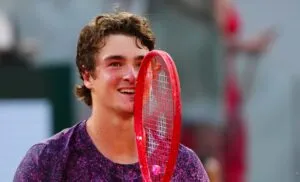 João Fonseca vira de maneira histórica sobre Djokovic e vai às oitavas de Roland Garros