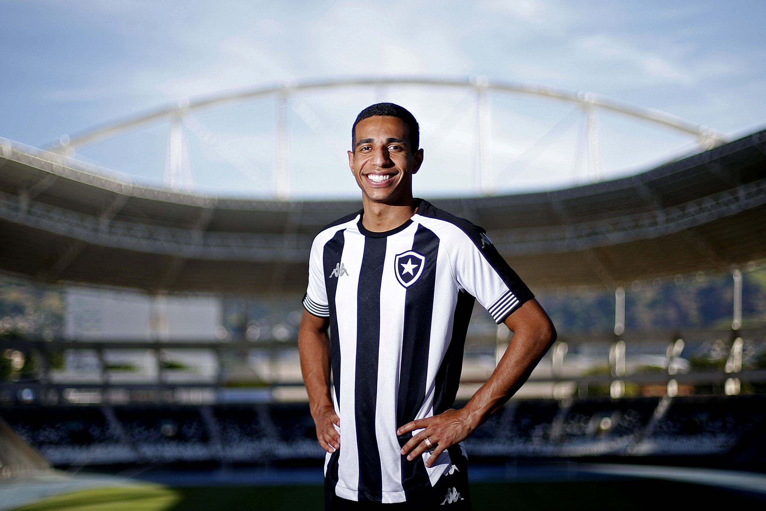 São Paulo está perto de fechar com Victor Sá, ex-Botafogo