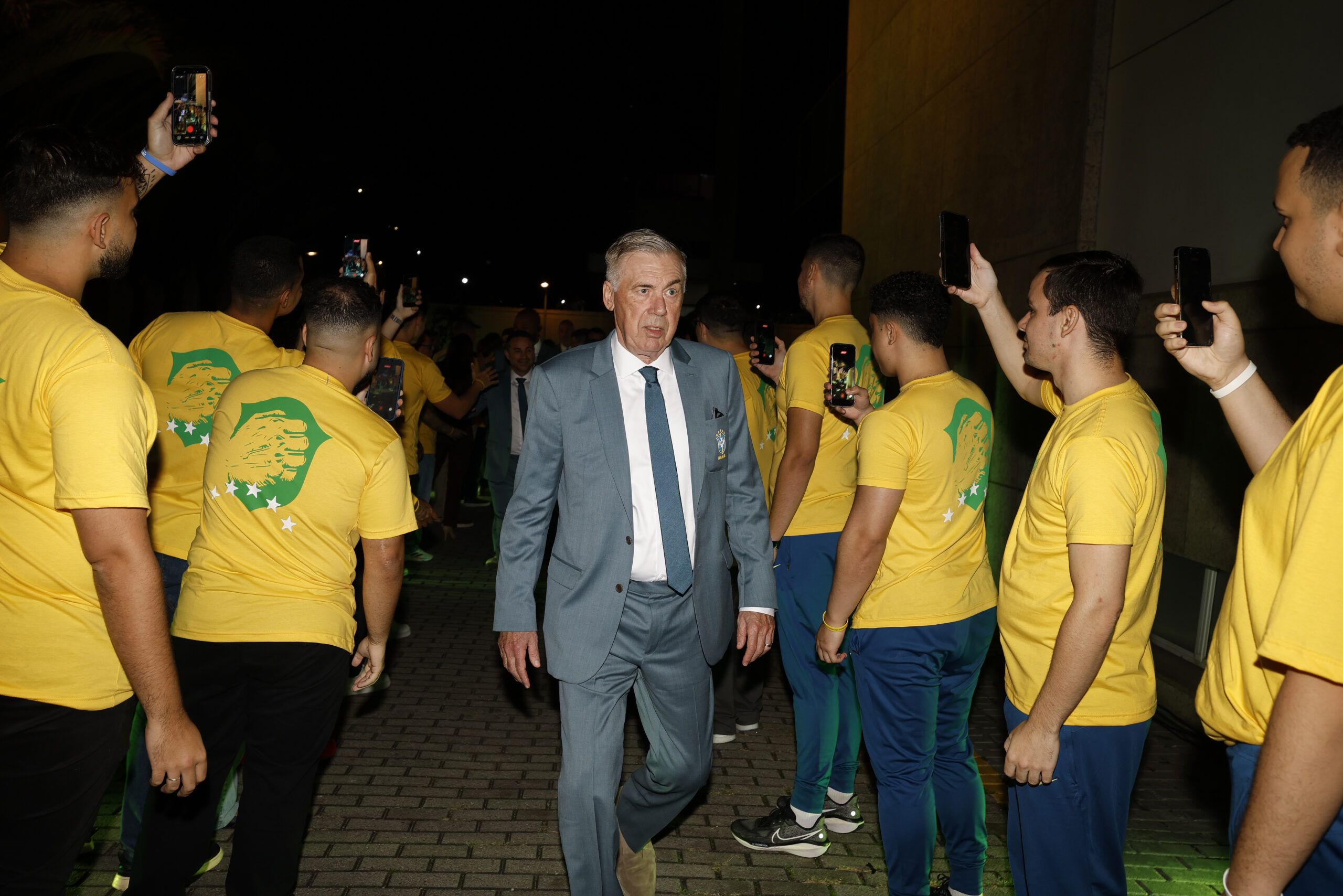 Seleção Brasileira chega aos Estados Unidos, e Ancelotti crava: "Essa Copa não tem favorito"