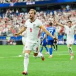 Inglaterra vence a Croácia, e Kane quebra recorde em Copas do Mundo; veja