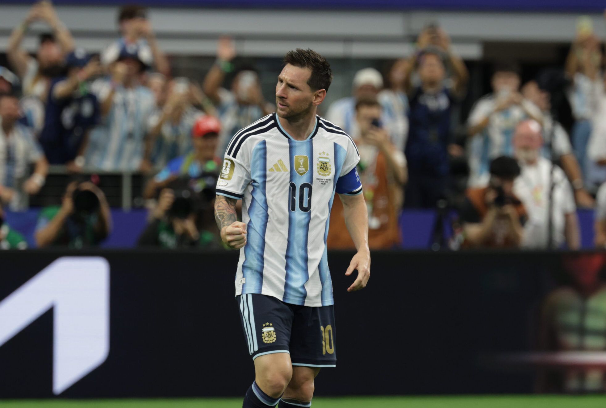 Messi dá show, chega a 18 gols em Copas do Mundo e classifica Argentina ao mata-mata