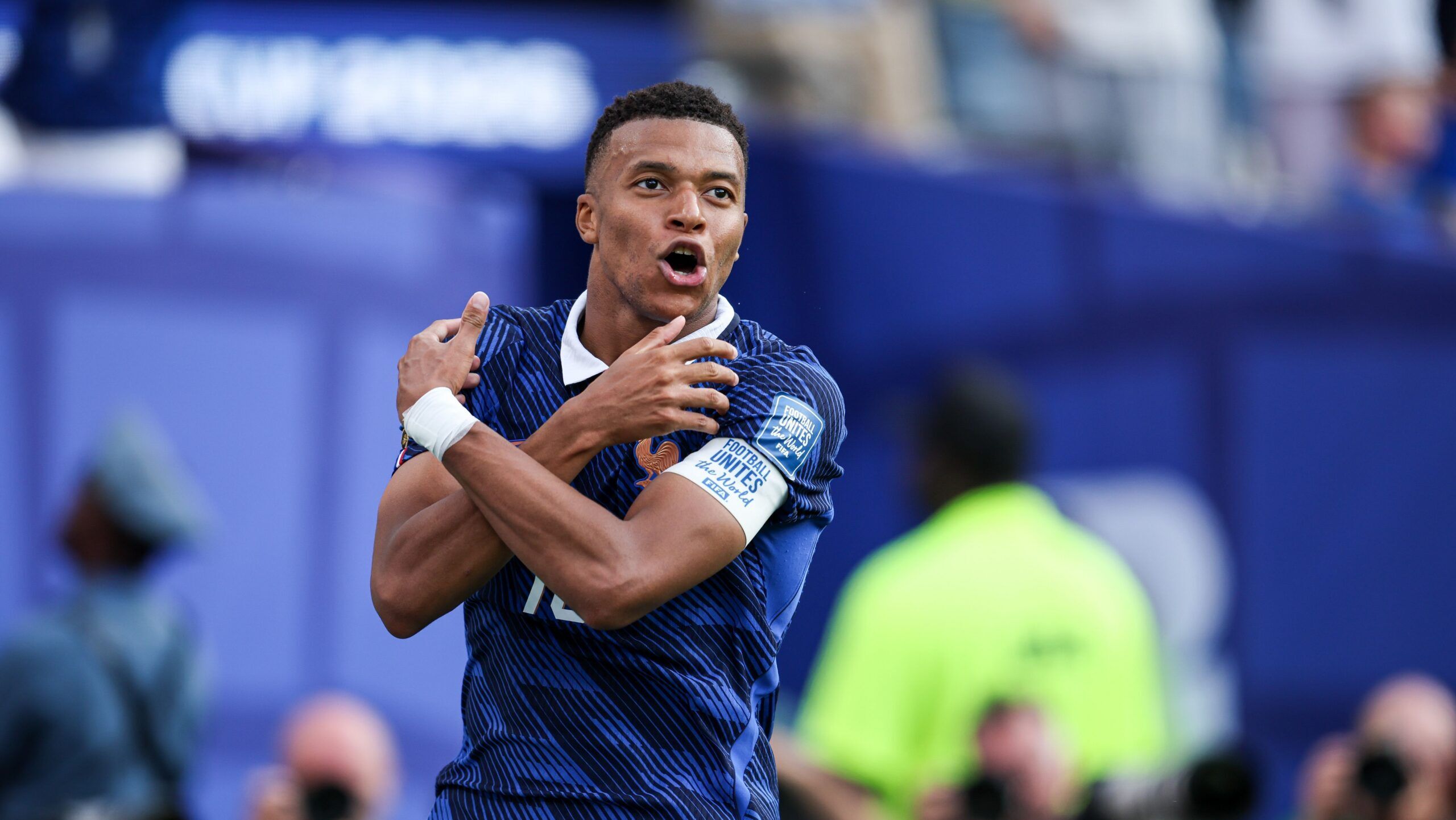 Mbappé quebra recorde de Ronaldo, França atropela Suécia e avança na Copa