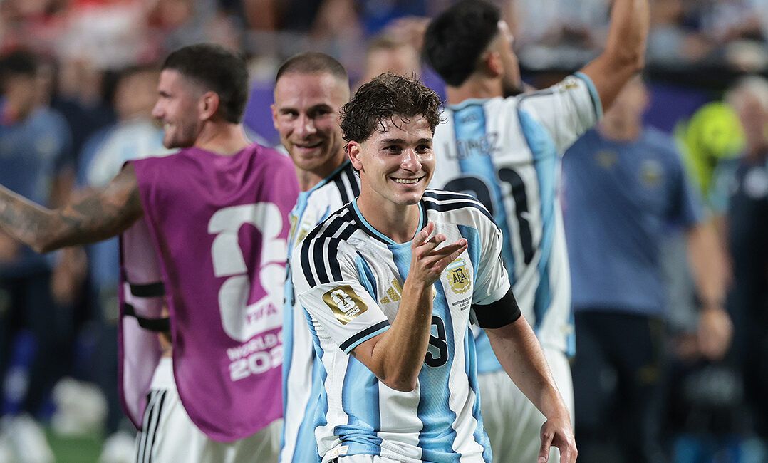 Argentina sofre, mas vence a Suíça na prorrogação e encara a Inglaterra na semifinal da Copa do Mundo