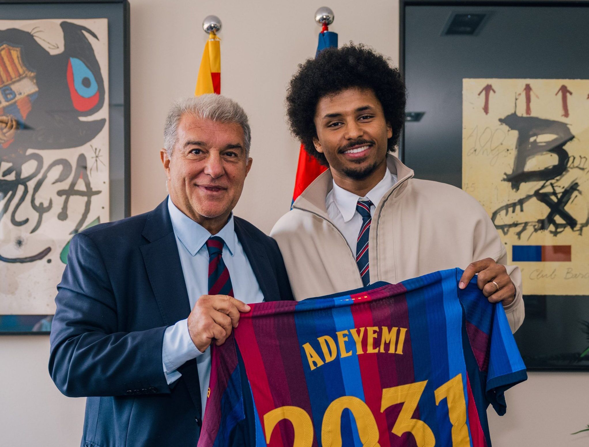 Barcelona anuncia a contratação de Adeyemi, ex-Borussia Dortmund