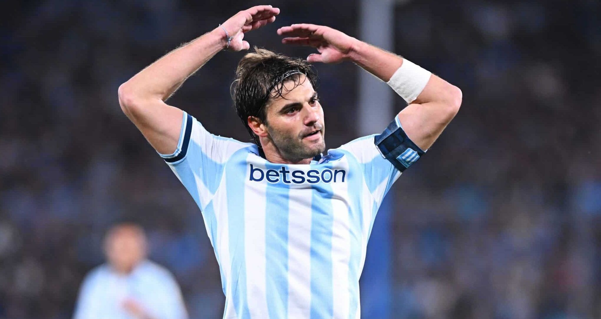 Vasco encaminha a contratação do volante Sosa, do Racing