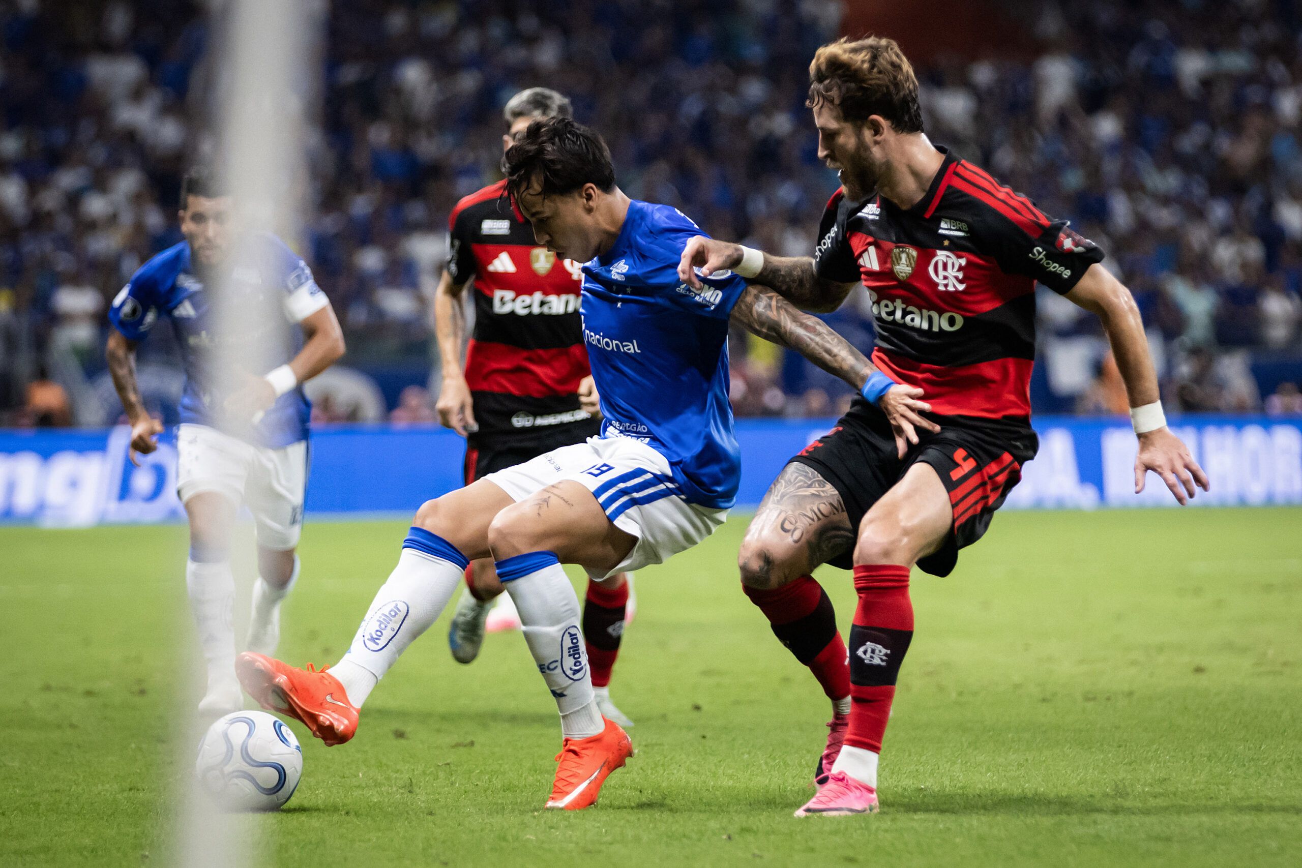 Cruzeiro e Flamengo empatam no primeiro jogo das oitavas da Libertadores