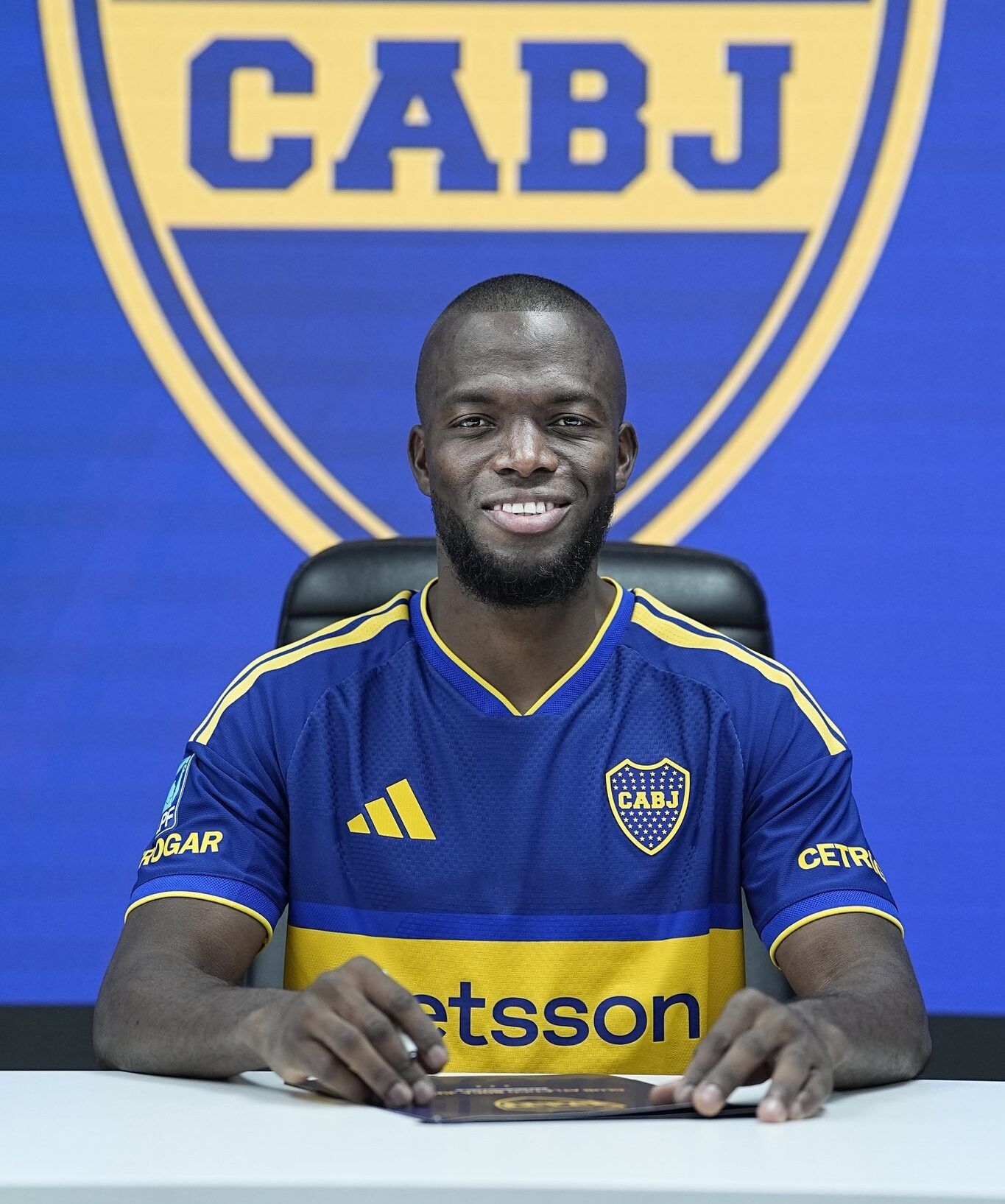 Boca Juniors anuncia a contratação do atacante Enner Valencia, ex-Internacional