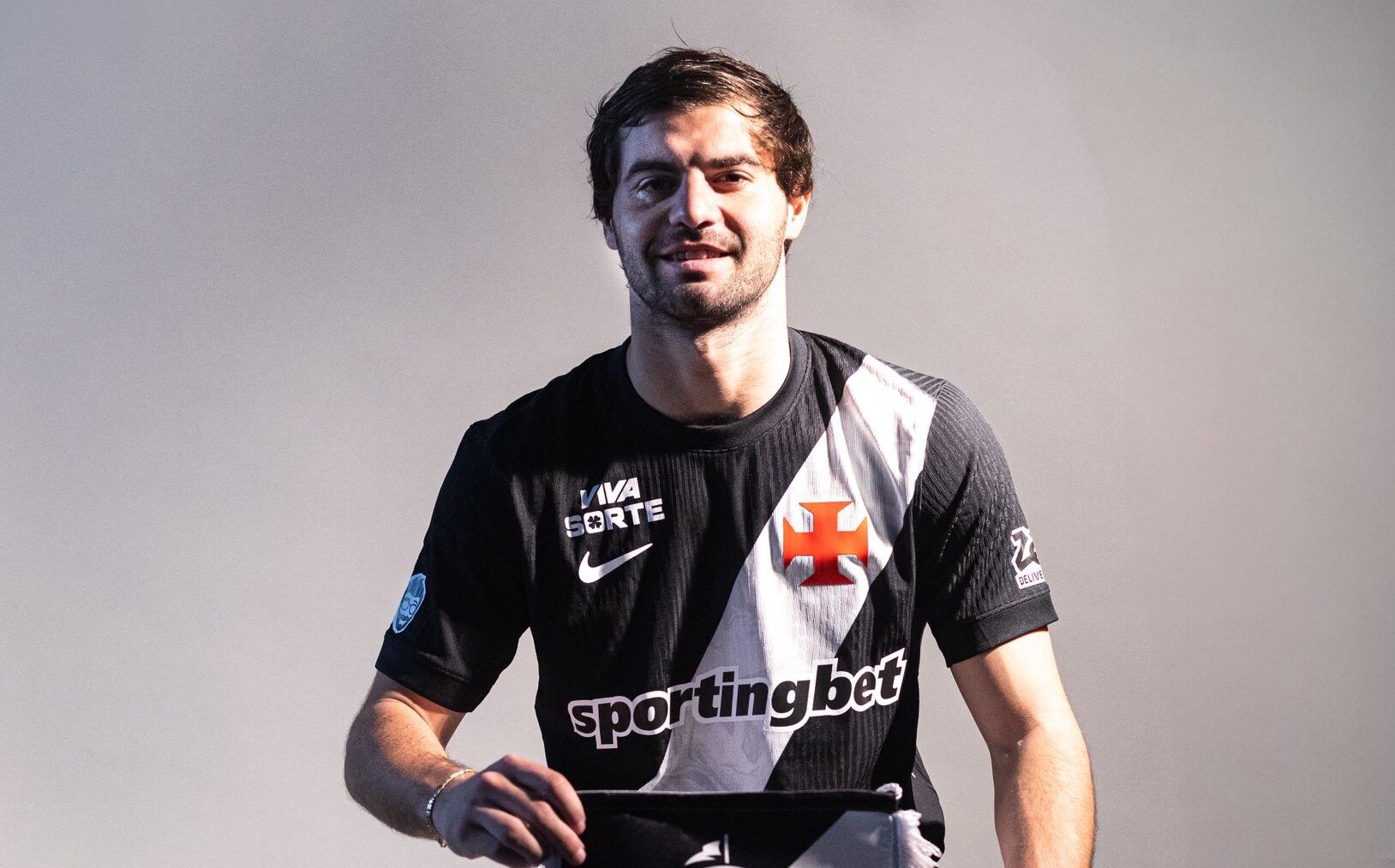 Vasco anuncia o volante Santiago Sosa, ex-Racing