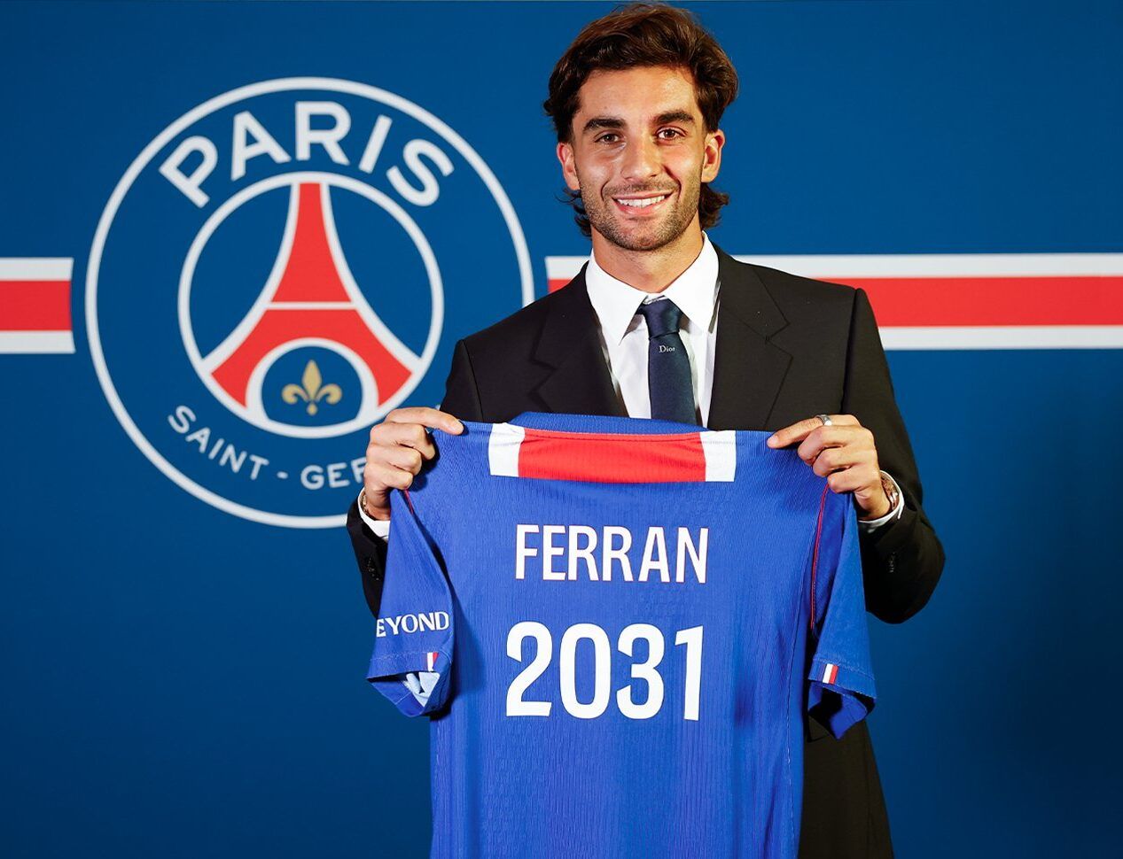PSG anuncia Ferran Torres, herói da Espanha na Copa do Mundo