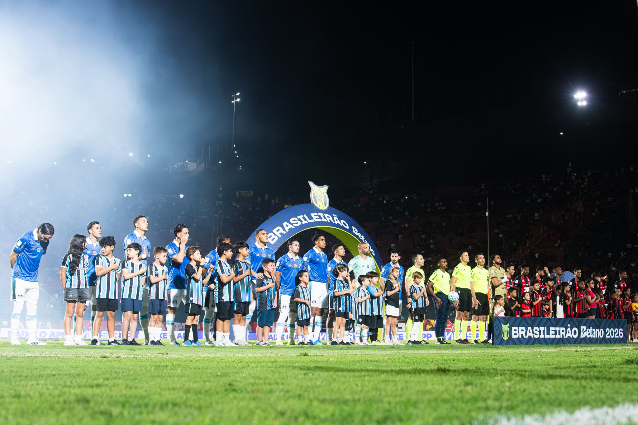 Presidente do Vitória detona Grêmio, cobra dívida e dispara: "Seria injustiça perder para um time caloteiro desse"