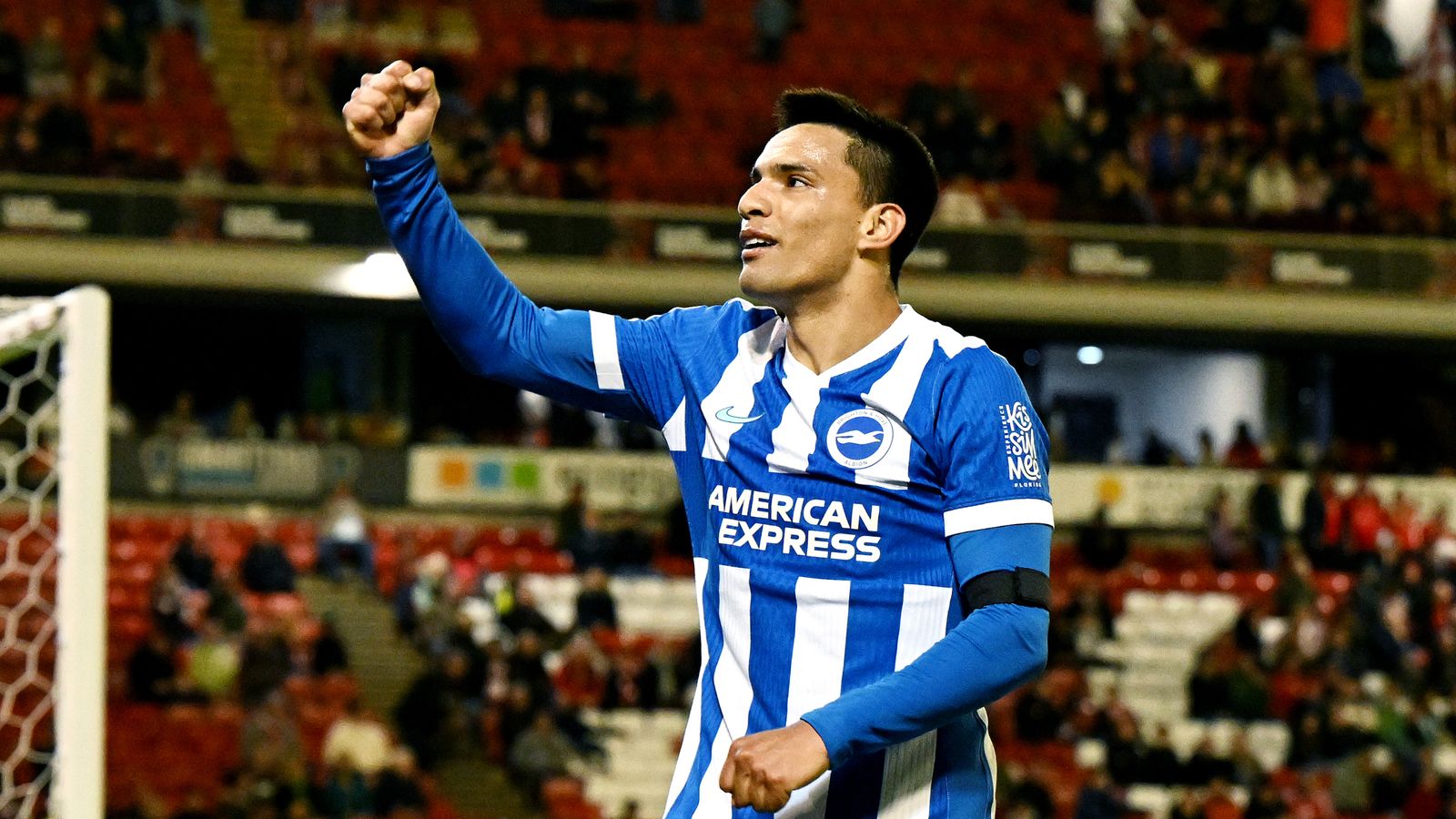 Diego Gómez celebra un hito histórico. Fuente: Sky Sports