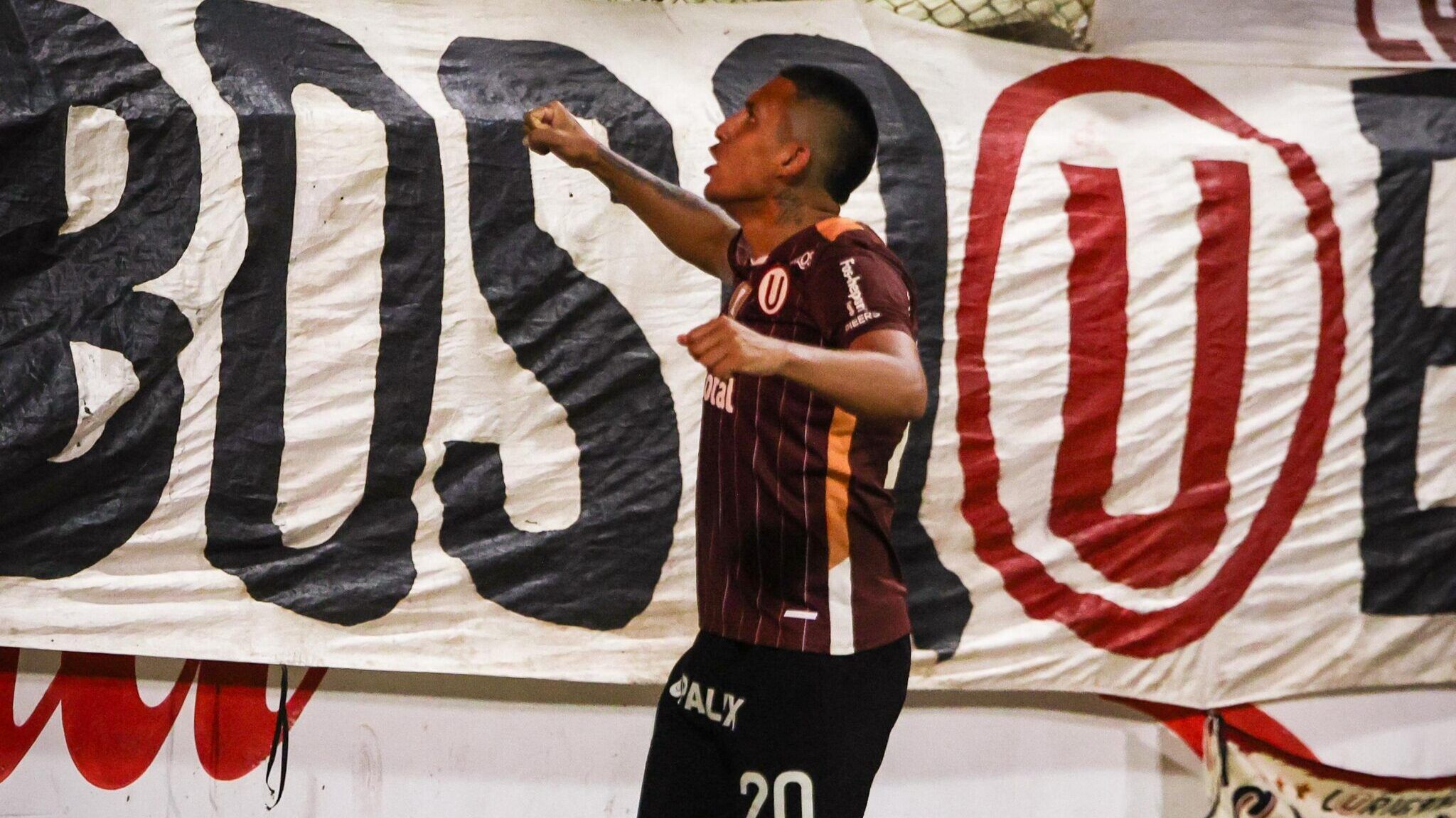 Universitario venció agónicamente a UTC y es líder del Clausura