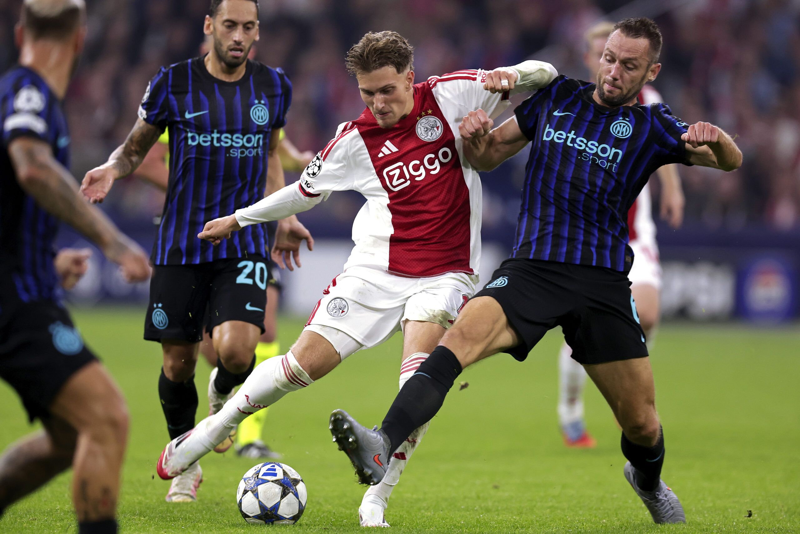 Doblete de Marcus Thuram y triunfo del Inter ante Ajax en Ámsterdam