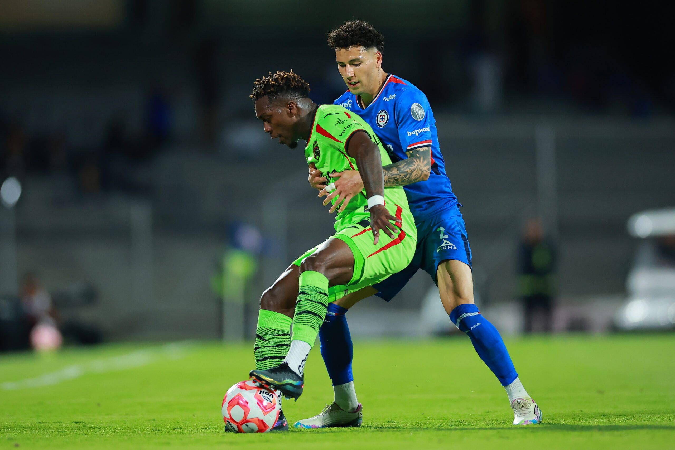 Cruz Azul ganó 3-2 a Juárez y se trepó a la cima de la Liga MX