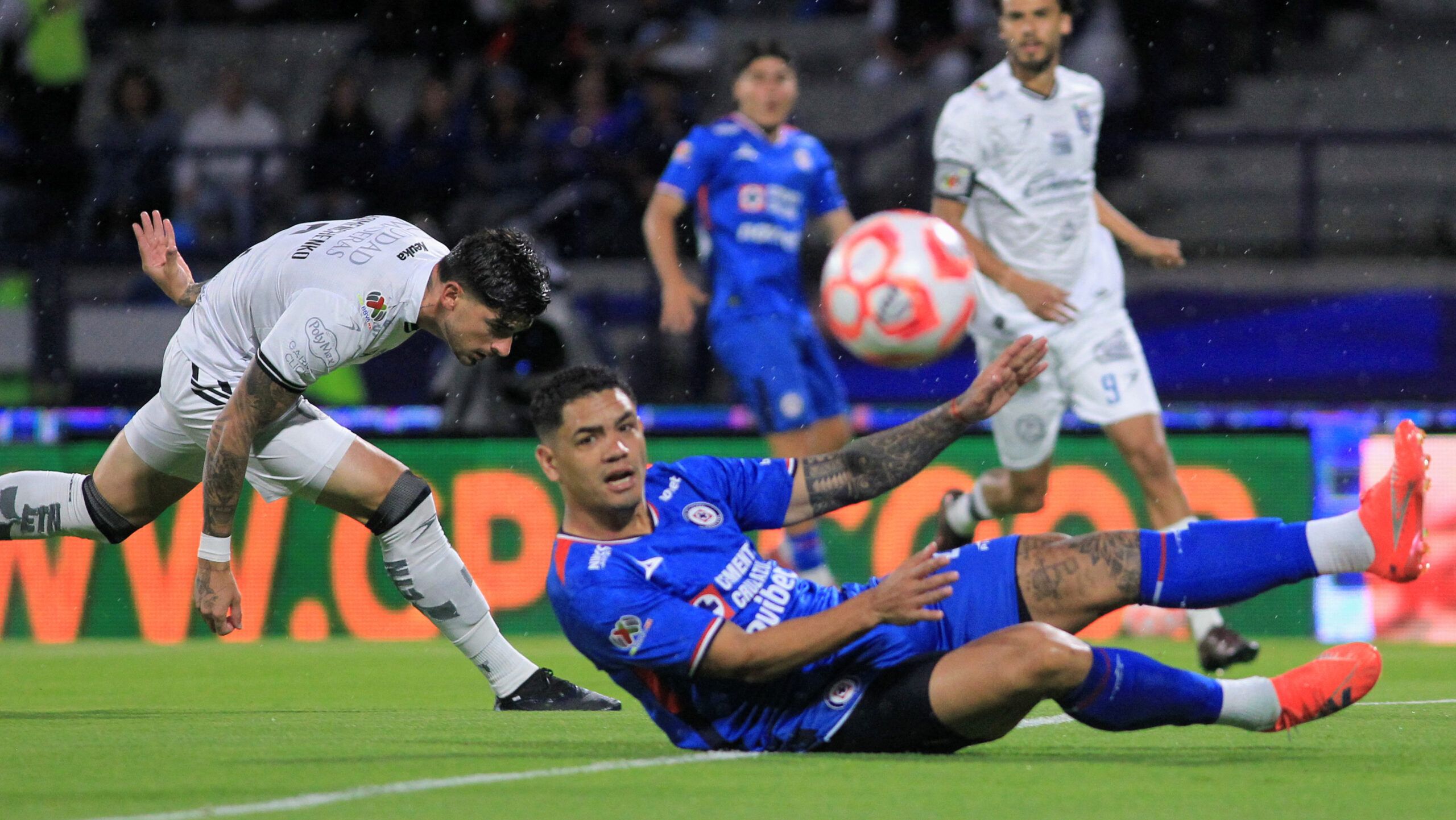 Cruz Azul empata con Querétaro y pone en riesgo el liderato del Apertura