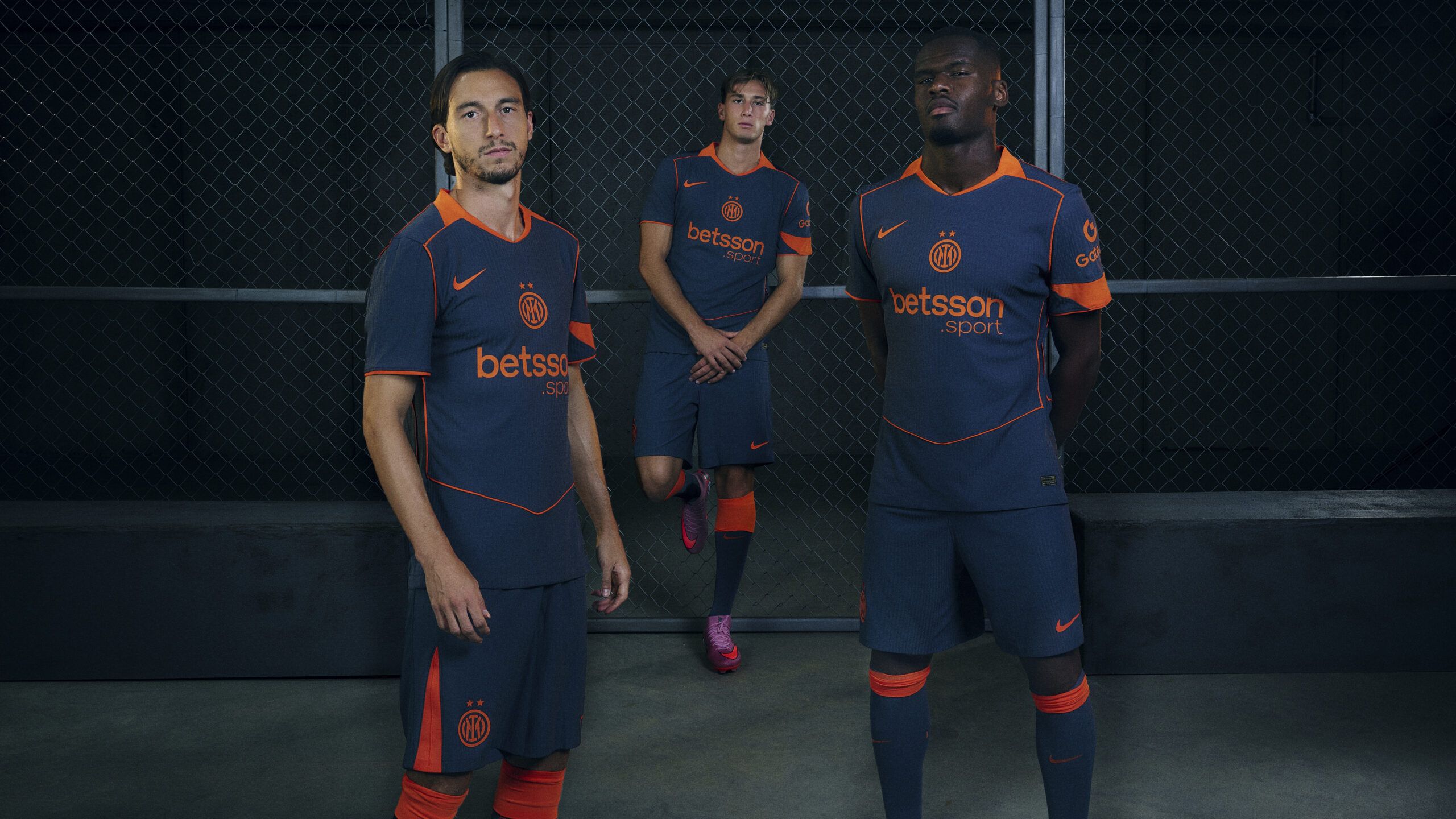 Inter de Milán revela su tercera camiseta 2025-26 con un homenaje a la era Total 90