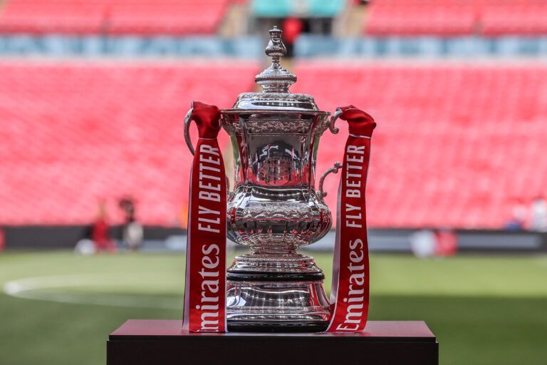 Trofeo de la FA en el estadio de Wembley en Londres 2025