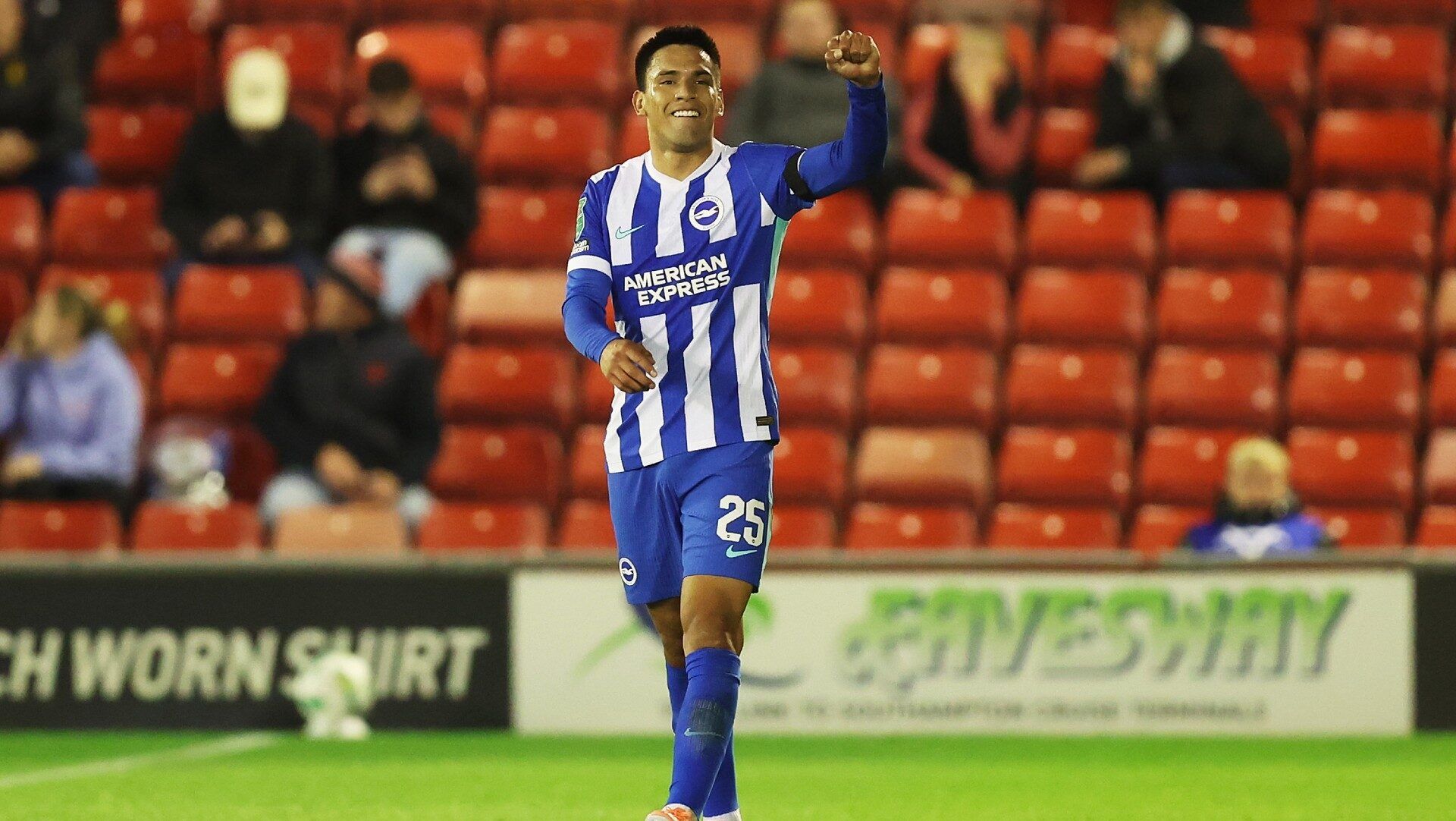 Póker histórico de Diego Gómez en la goleada del Brighton por la Copa de la Liga