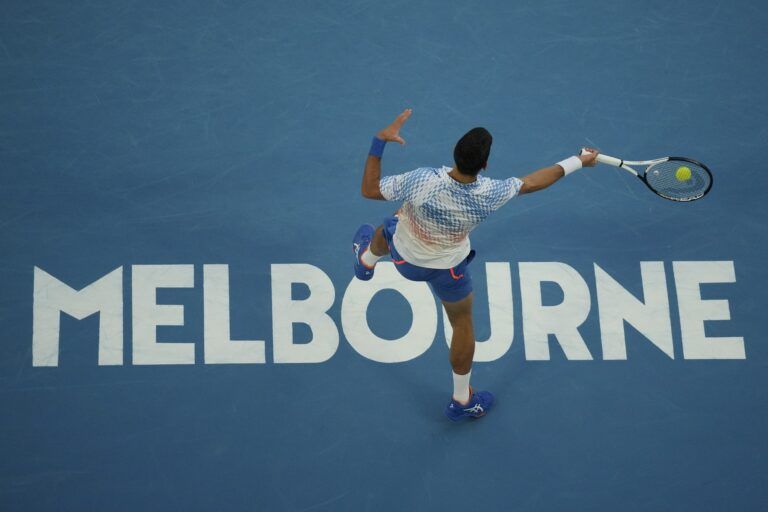 Novak Djokovic juega en el abierto de Australia en 2023 contra Alex de Minaur
