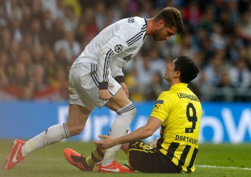 Sergio Ramos jugador del Real Madrid y Robert Lewandowski del Borussia Dortmund