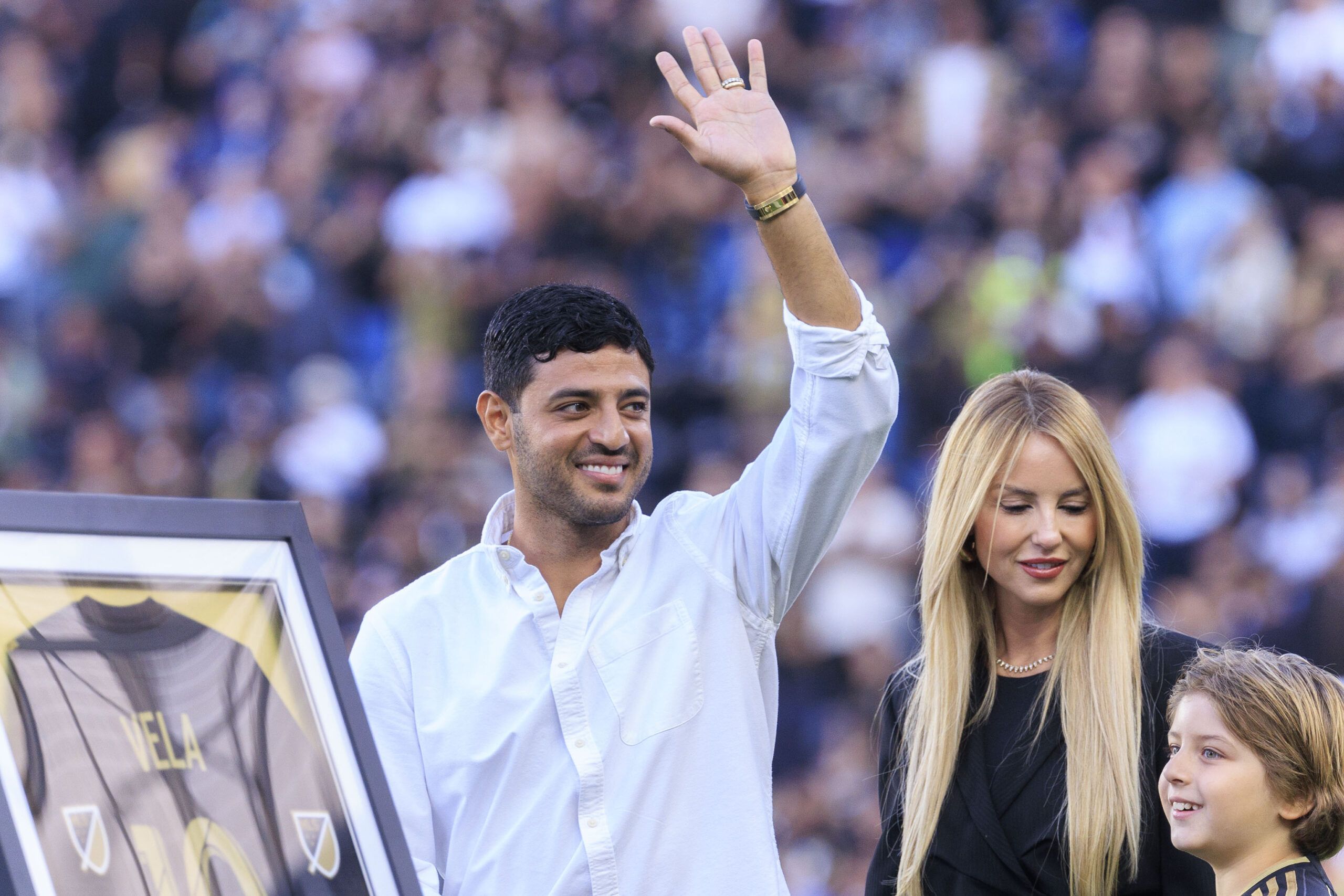 LAFC brinda homenaje a Carlos Vela